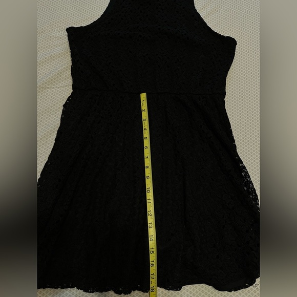 Cute high neck crochet dress - Picture 4 of 6
